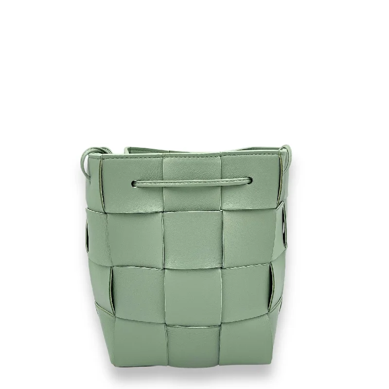 Discount Mania Cassette Small Bucket bag in Lambskin, N/A Hardware