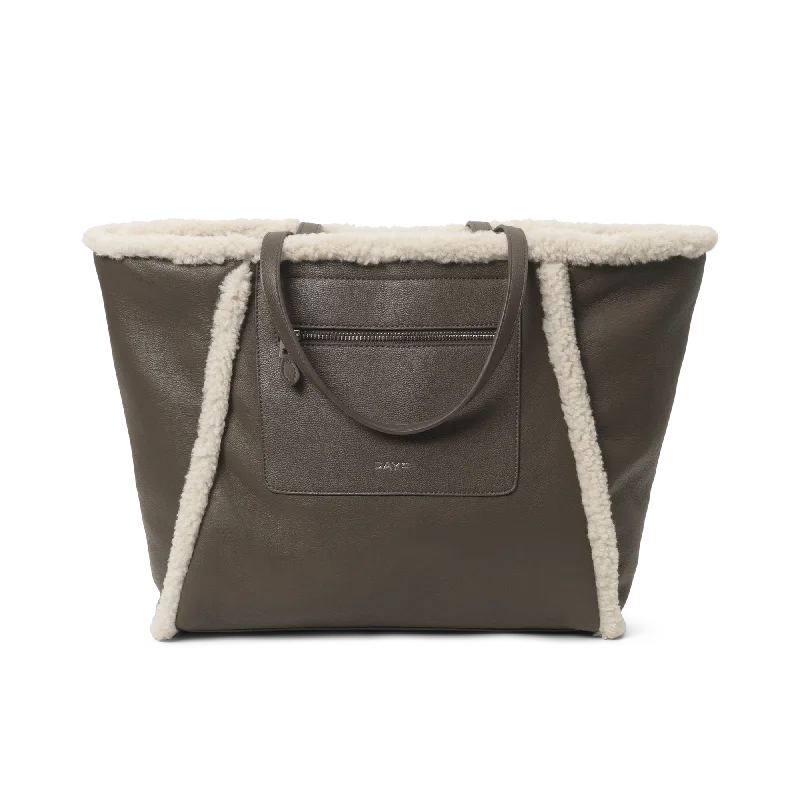 YEAR-End Sale Day Faux Shearling Tote