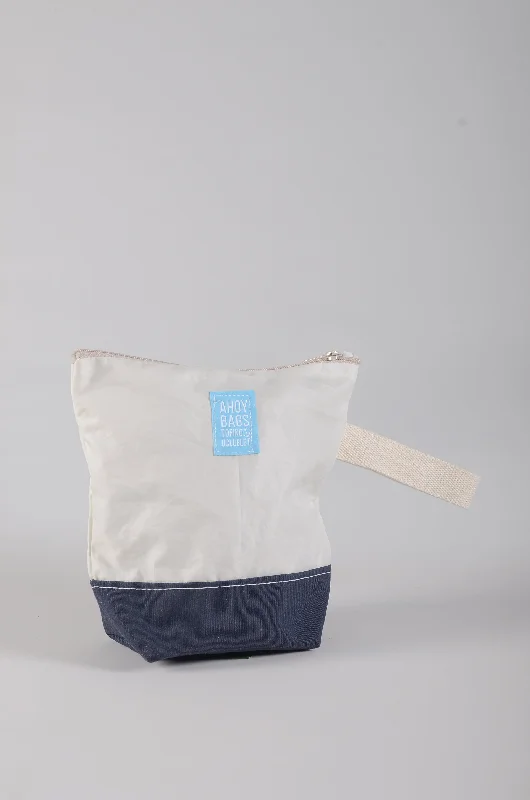 Linen Handle | Linen Zipper | Navy Bottom