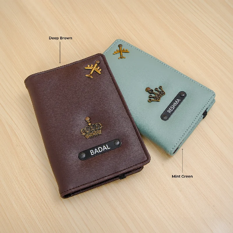 Discount Days Couple Passport Cover - King and Queen