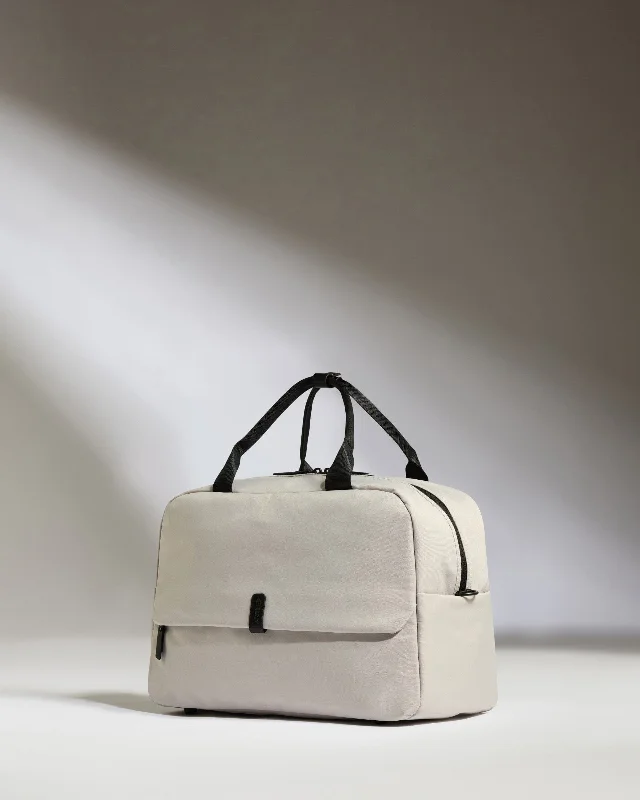Weekend Deal Essential Overnight Bag in Taupe